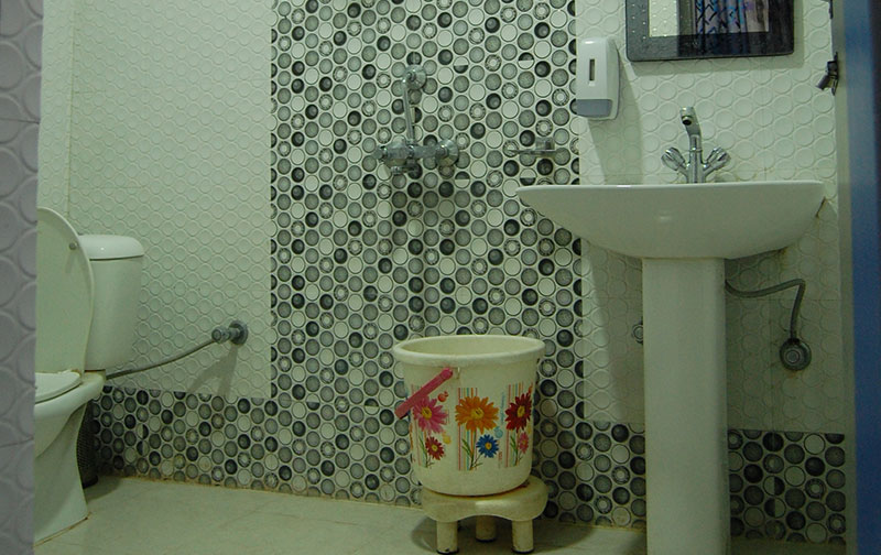 hotelbluempire-bathroom